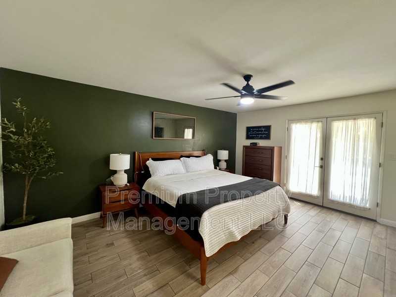 517 Brightwood St - Photo 5 of 27