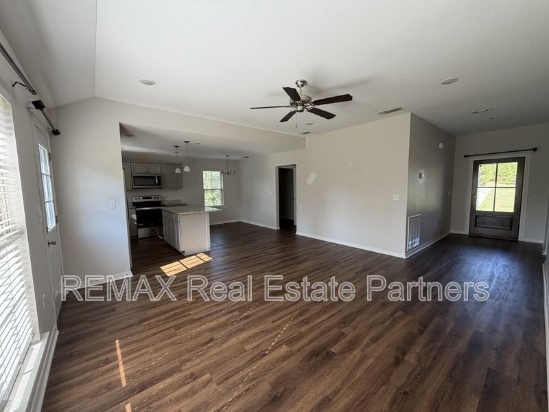108 E Locust - Photo 3 of 15