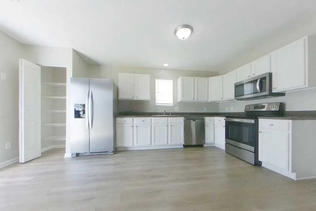 204 Denby Circle - Photo 2 of 12