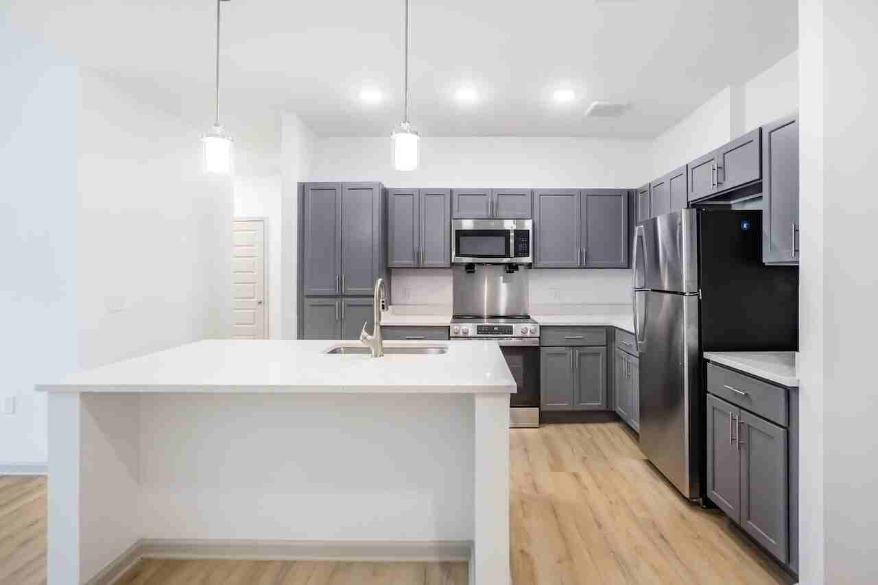 Newbury Park - Photo 7 of 50