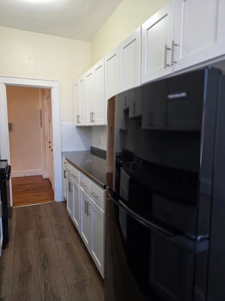 2039 Commonwealth Ave - Photo 5 of 32