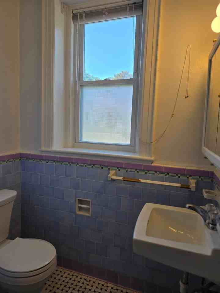 2039 Commonwealth Ave - Photo 7 of 32