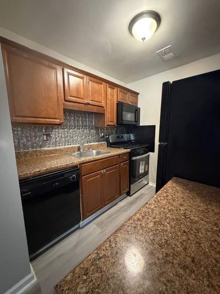 8951 Brigadier Dr - Photo 3 of 14