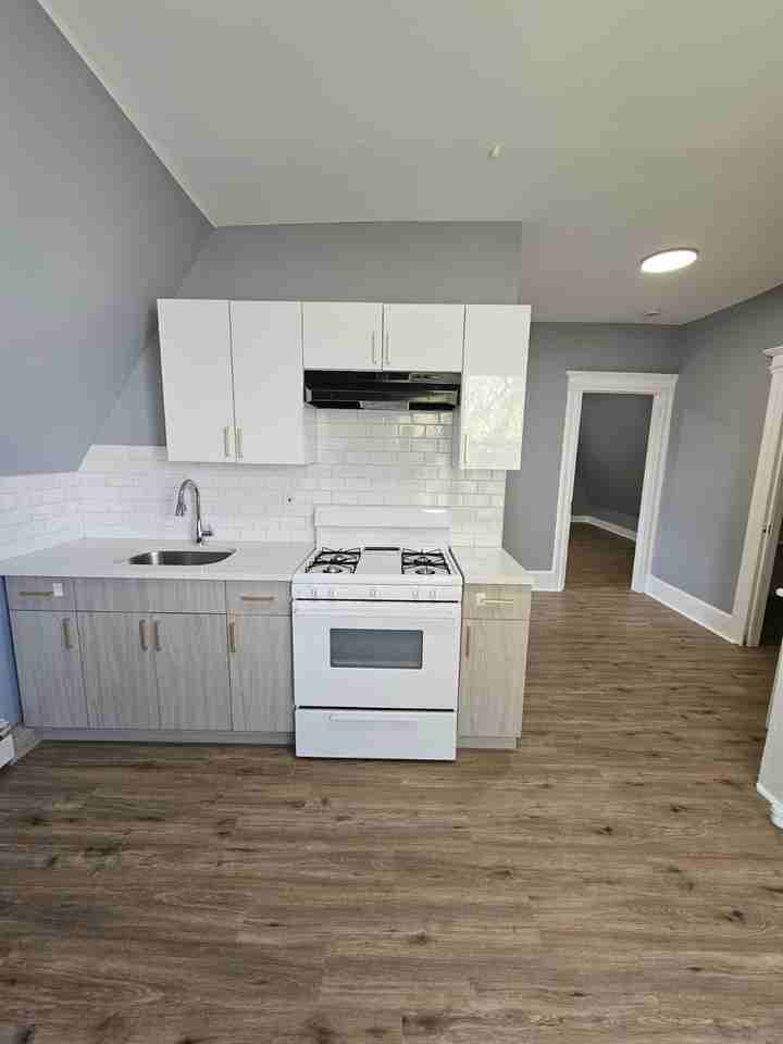 166 Ridgewood Avenue #3 - Photo 5 of 9