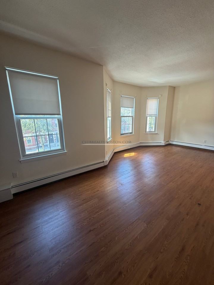 62 S Huntington Ave #11 - Photo 4 of 15