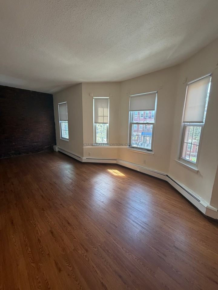 62 S Huntington Ave #11 - Photo 6 of 15