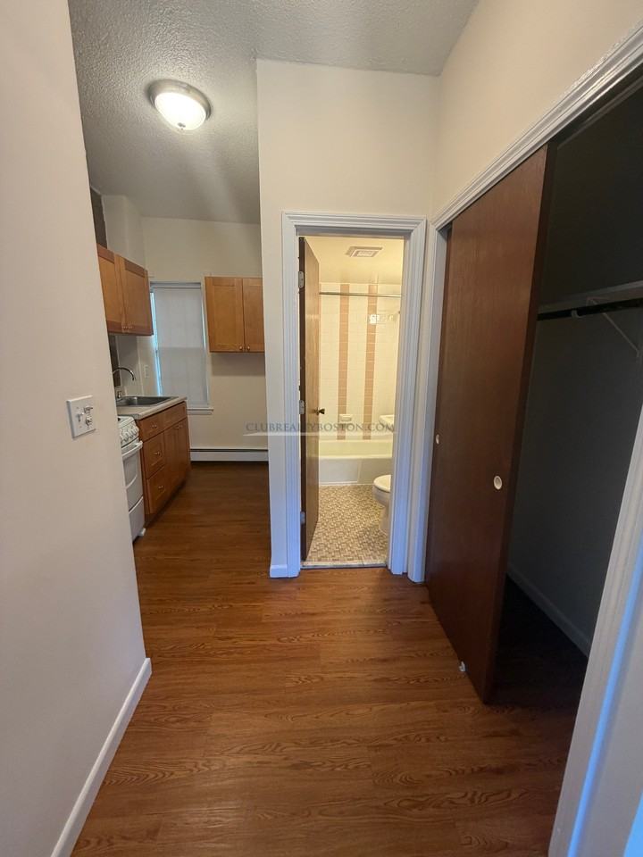 62 S Huntington Ave #11 - Photo 7 of 15