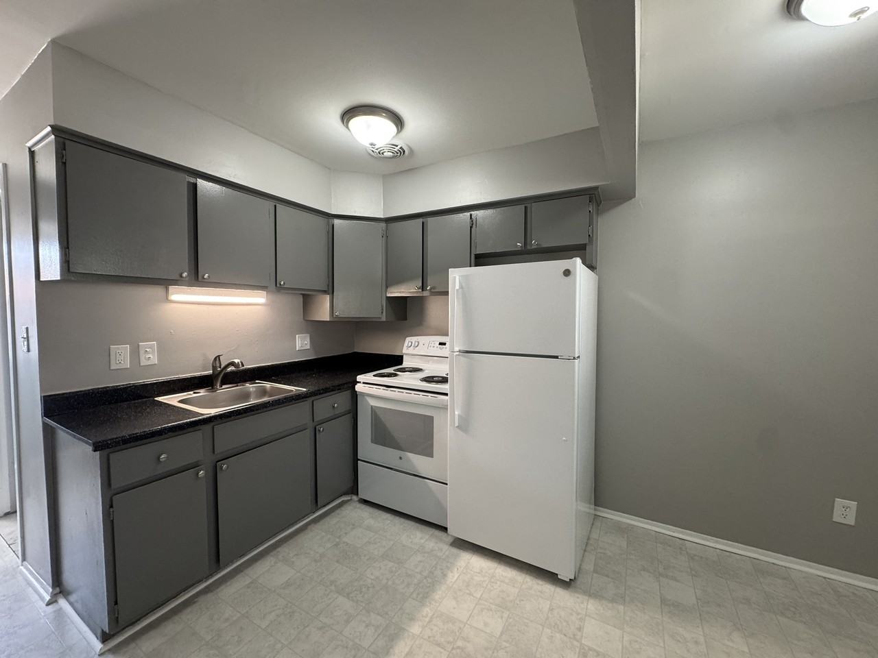 4059 Longtin Avenue - Photo 5 of 11
