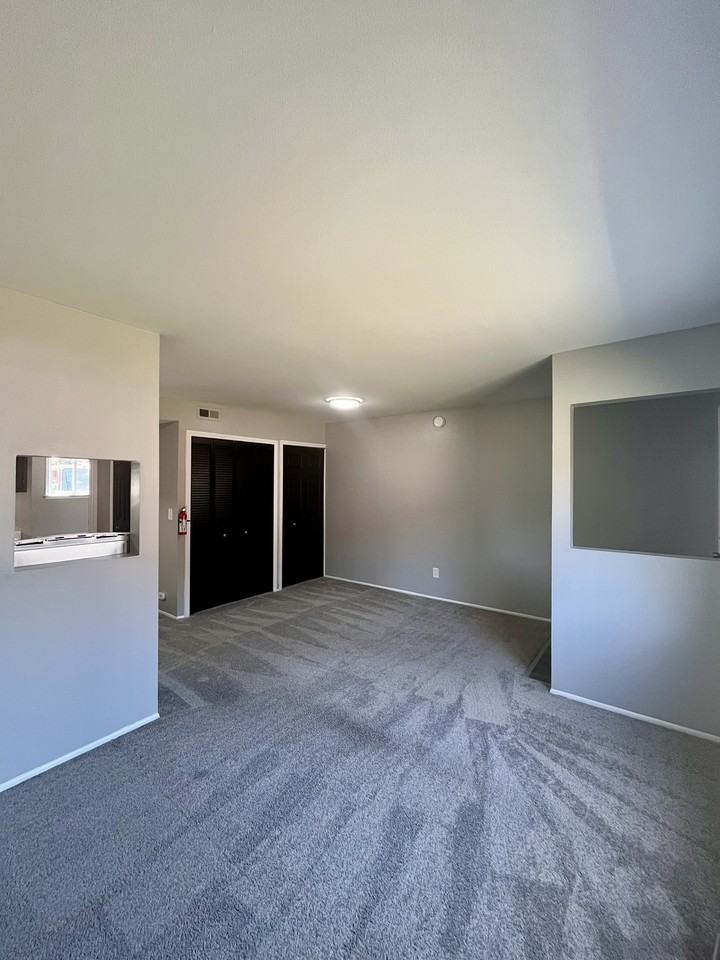 4415 Oakwood Boulevard - Photo 2 of 11