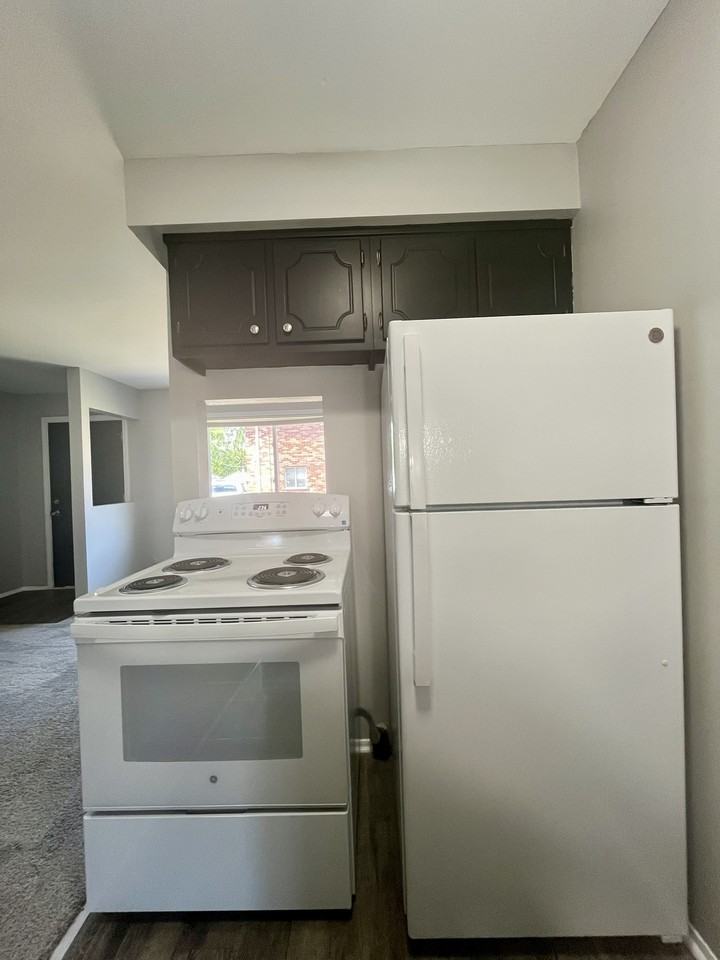 4415 Oakwood Boulevard - Photo 6 of 11