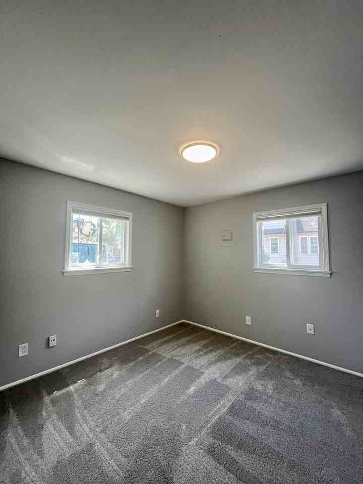 4415 Oakwood Boulevard - Photo 7 of 11