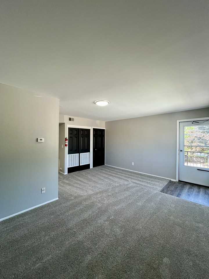 4441 Oakwood Boulevard - Photo 2 of 9