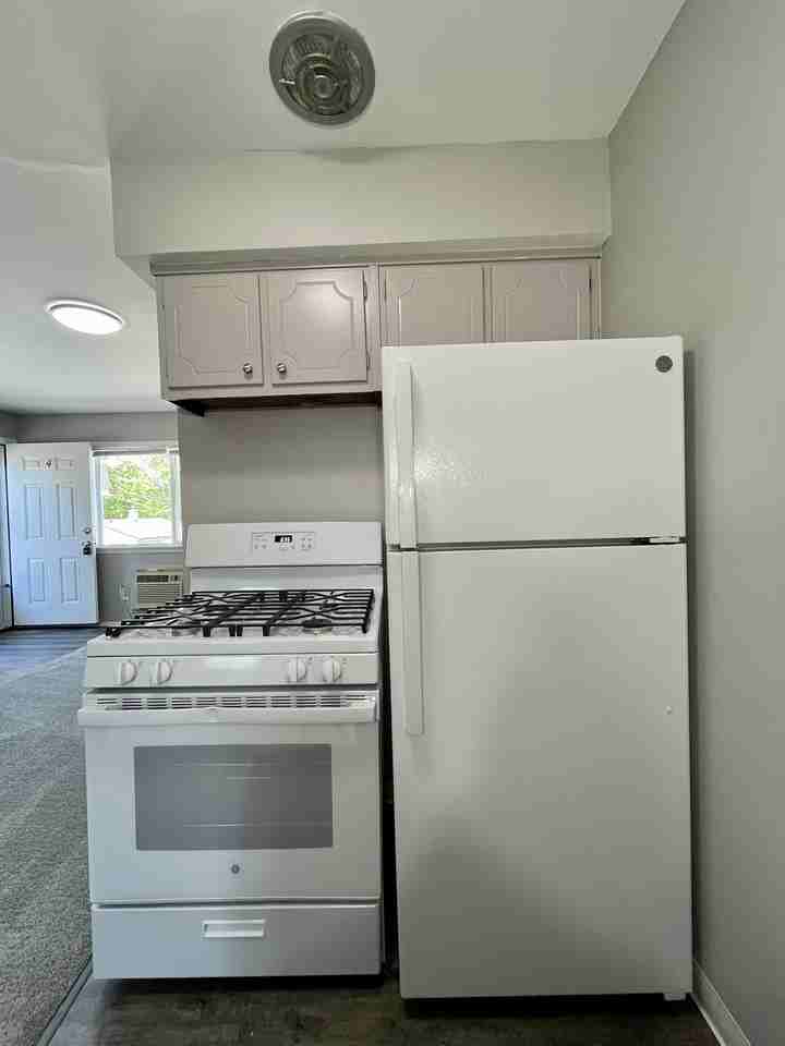 4441 Oakwood Boulevard - Photo 4 of 9