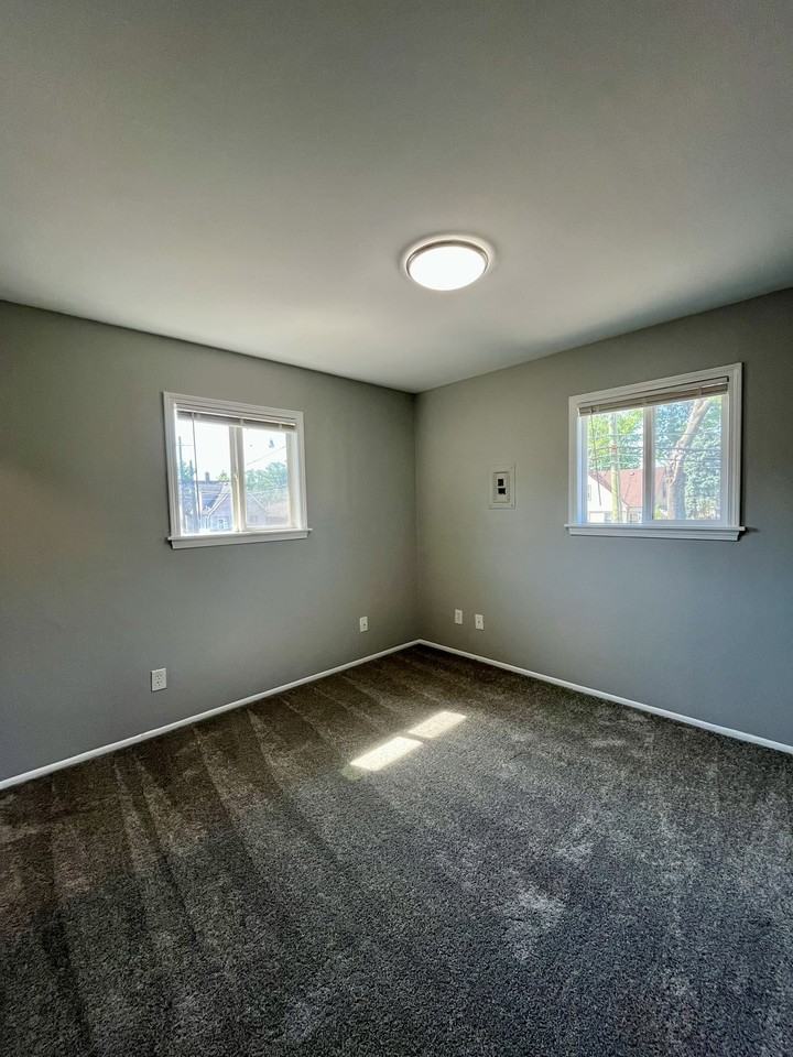 4441 Oakwood Boulevard - Photo 6 of 9
