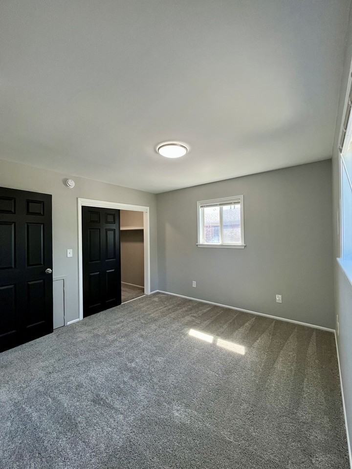 4441 Oakwood Boulevard - Photo 7 of 9