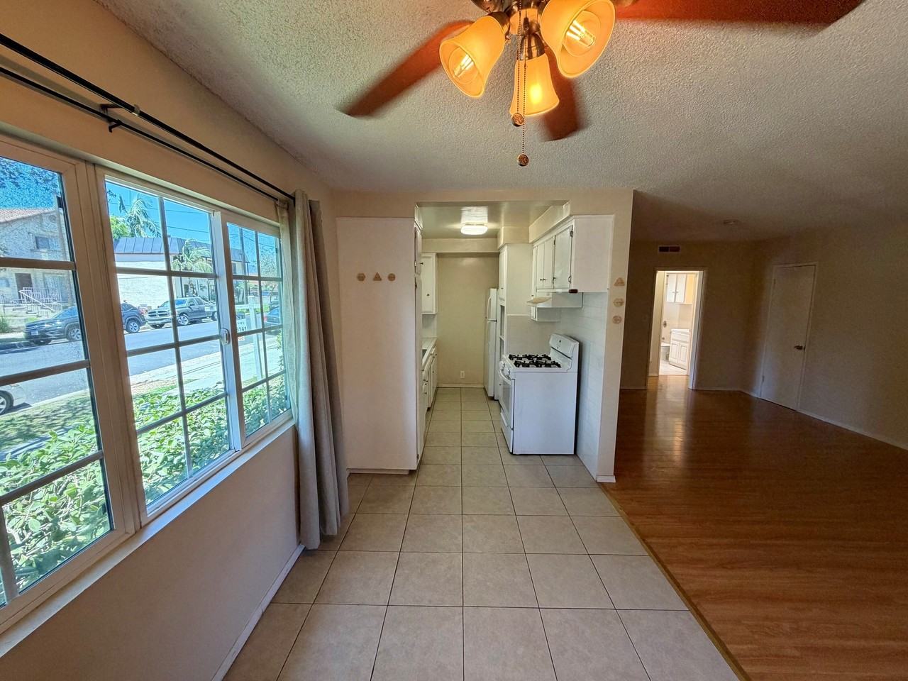 118-120 CHESTER AVENUE (585) - Photo 4 of 8