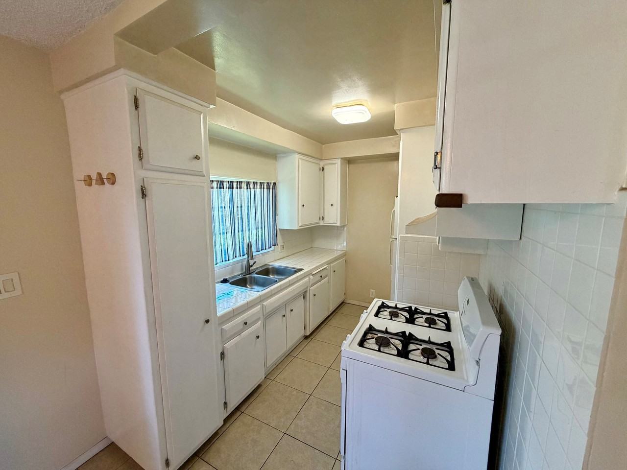 118-120 CHESTER AVENUE (585) - Photo 5 of 8