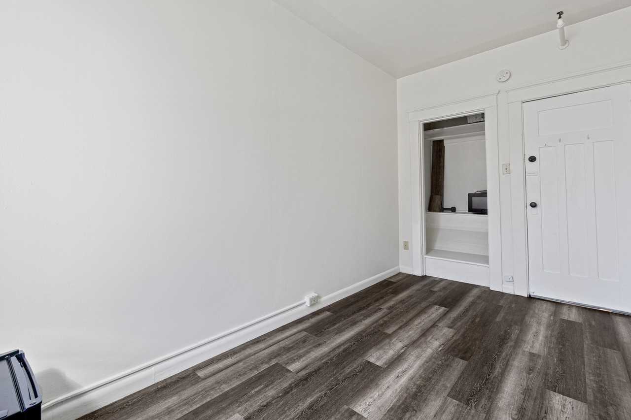 304 Bell Street - Photo 3 of 15