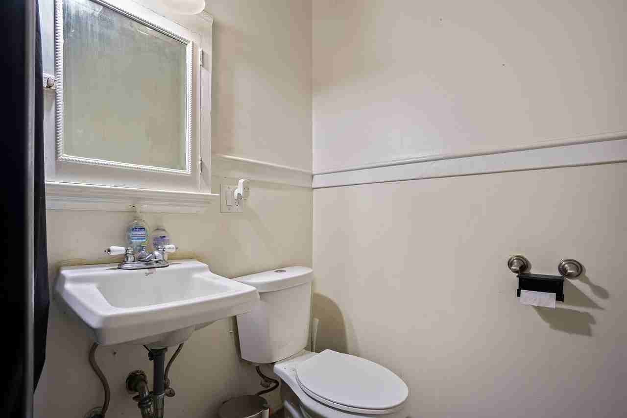 304 Bell Street - Photo 7 of 15