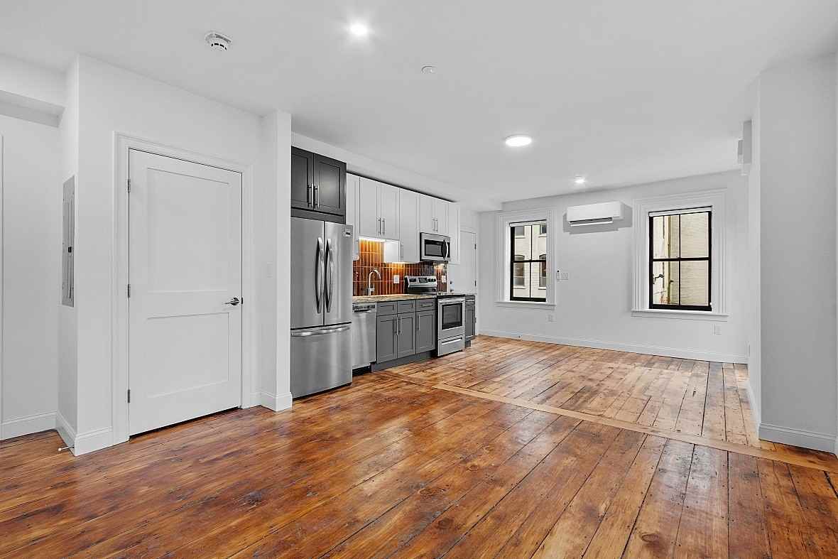 205 Summer Street - Photo 6 of 27