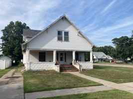 featured image of 224 E 26th St