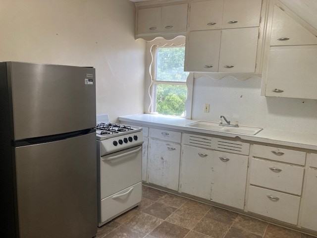 224 E 26th St - Photo 3 of 9