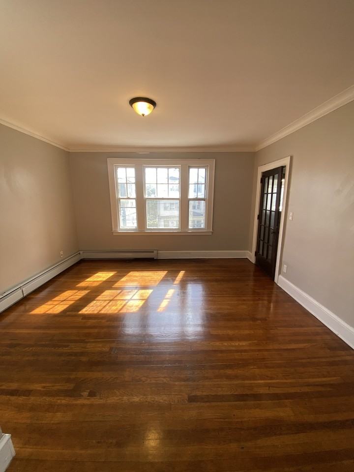 121-123 Irving Street - Photo 3 of 7