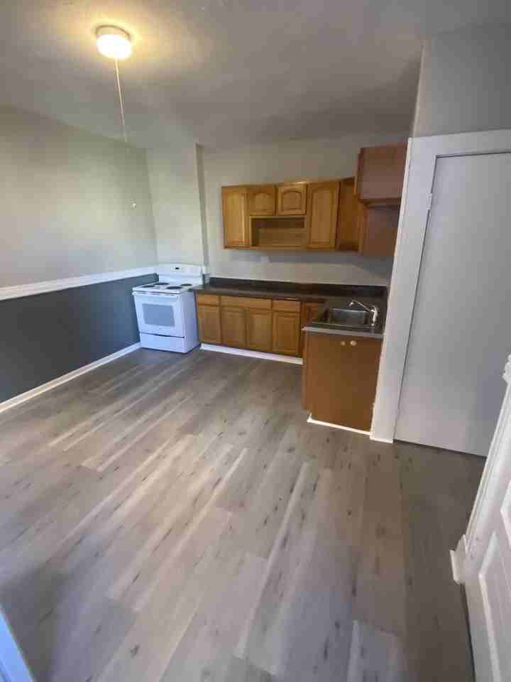 441 Wethersfield Avenue - Photo 2 of 12