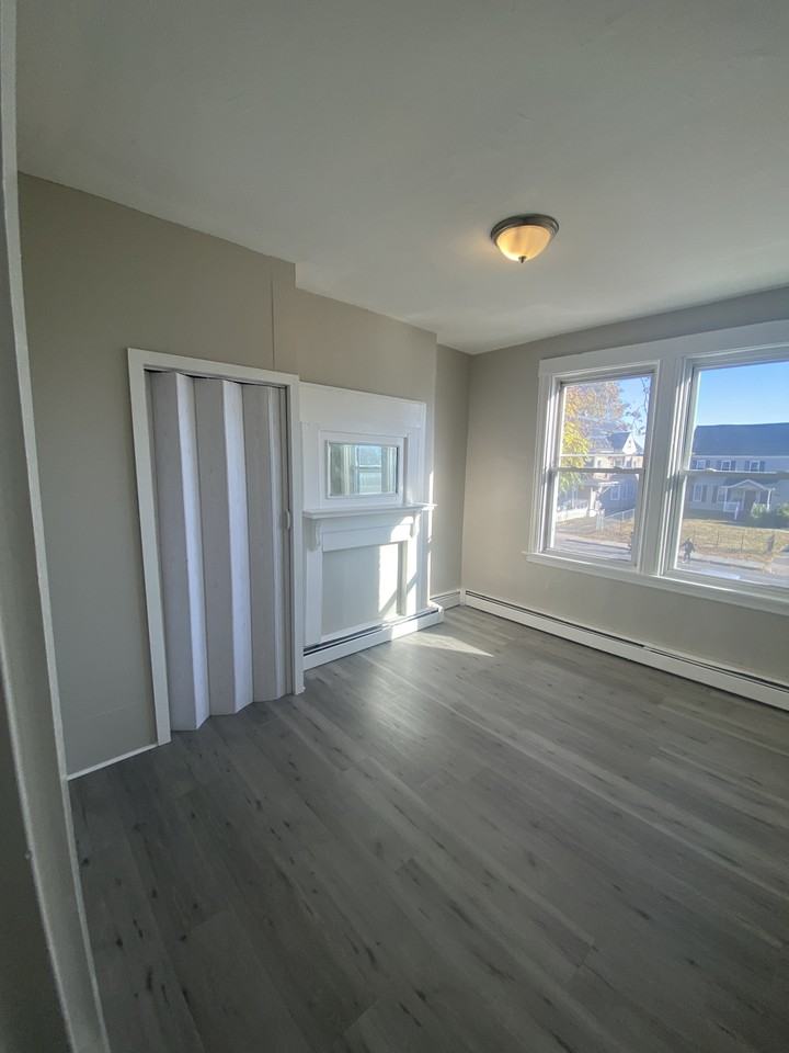 441 Wethersfield Avenue - Photo 4 of 12
