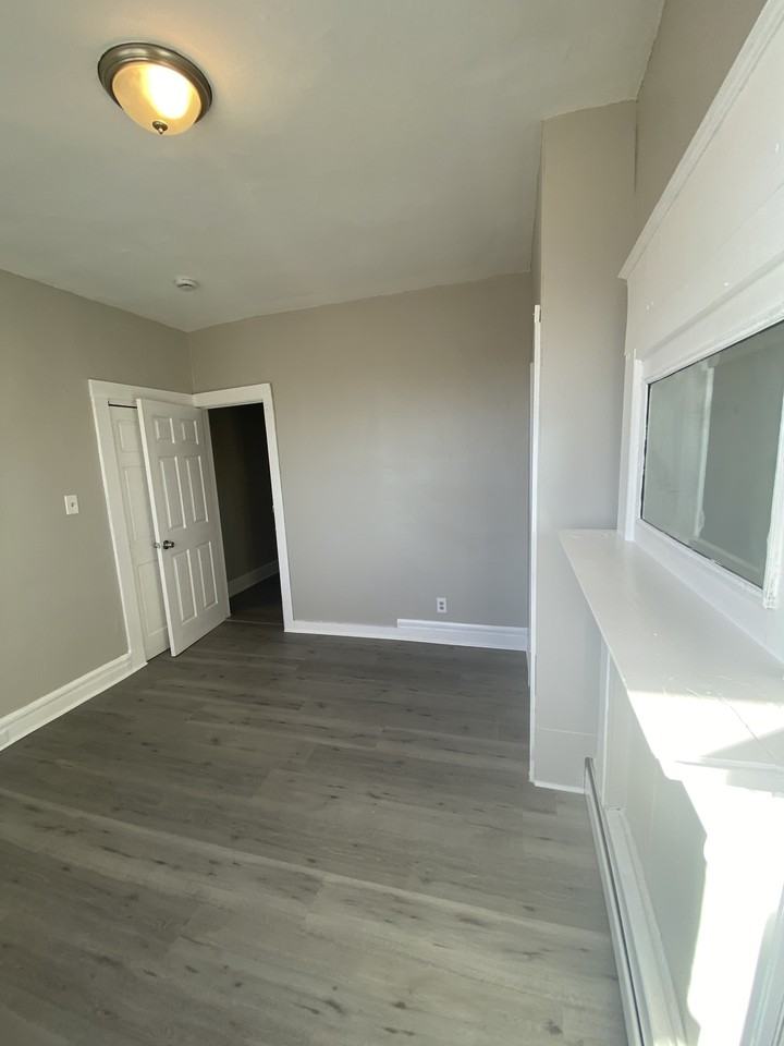 441 Wethersfield Avenue - Photo 5 of 12