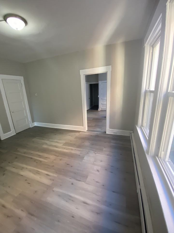 441 Wethersfield Avenue - Photo 7 of 12