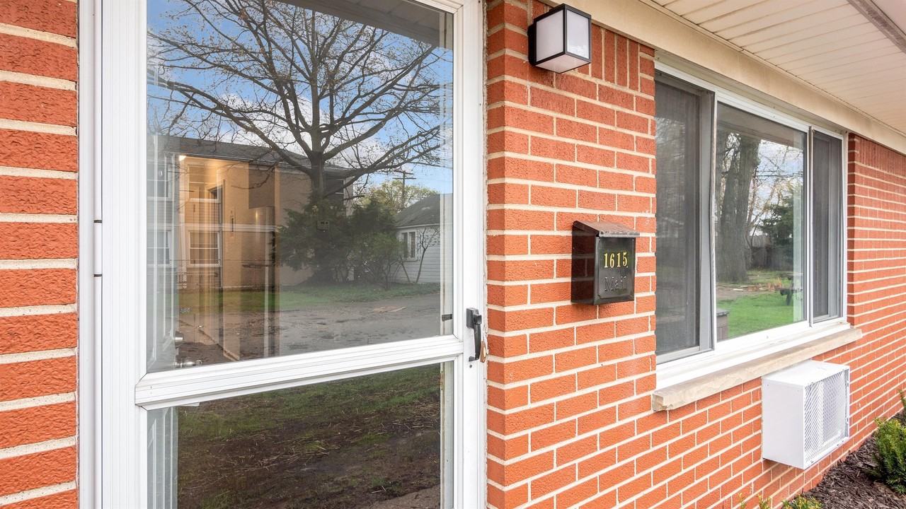W 9 Mile Apartments - Photo 3 of 17