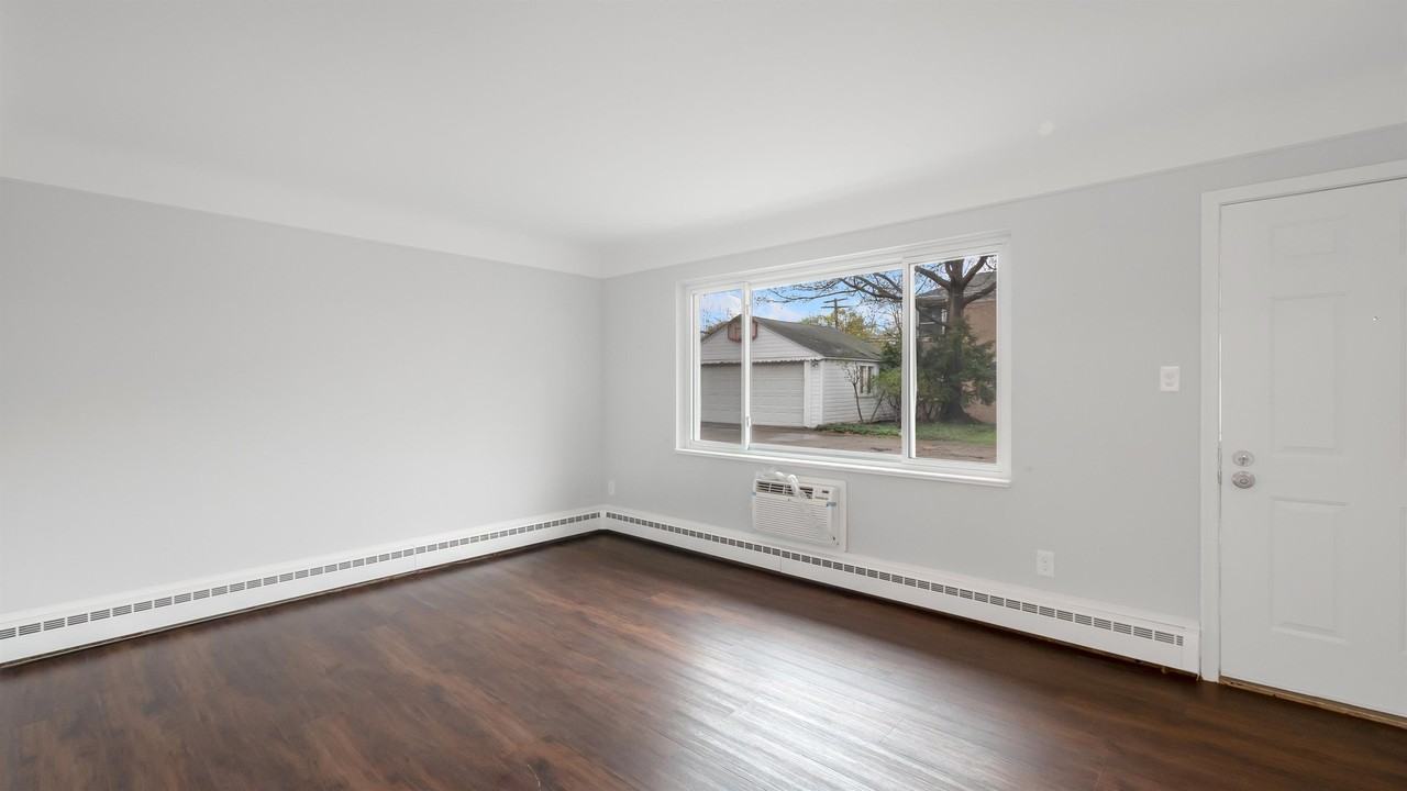W 9 Mile Apartments - Photo 6 of 17