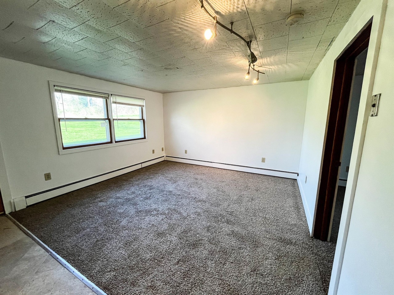 1289 Ellis Hollow Road - Photo 2 of 7