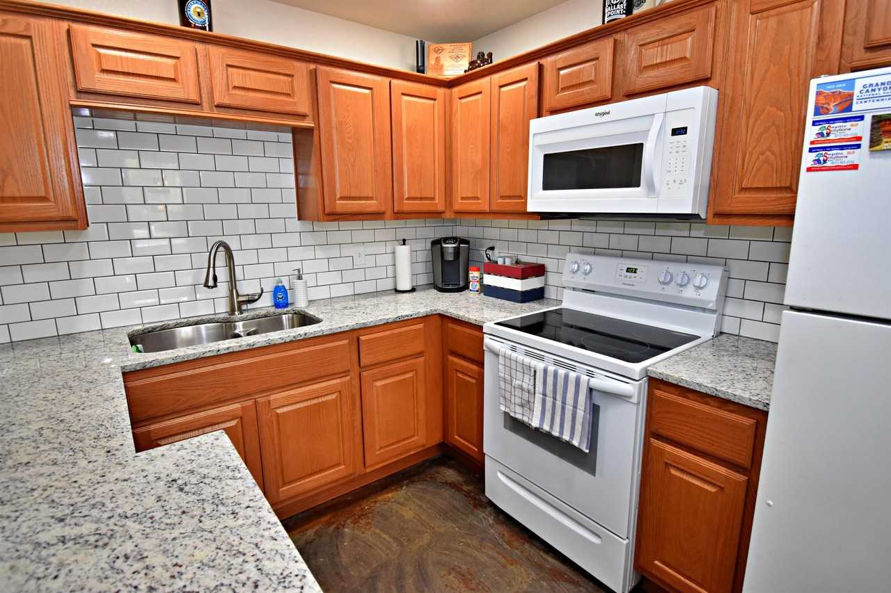 11076 North Dowling Road - Photo 5 of 12
