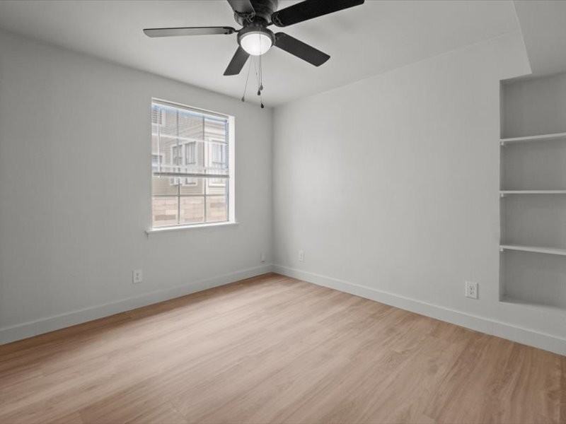 525 W Houston Street - Photo 2 of 8