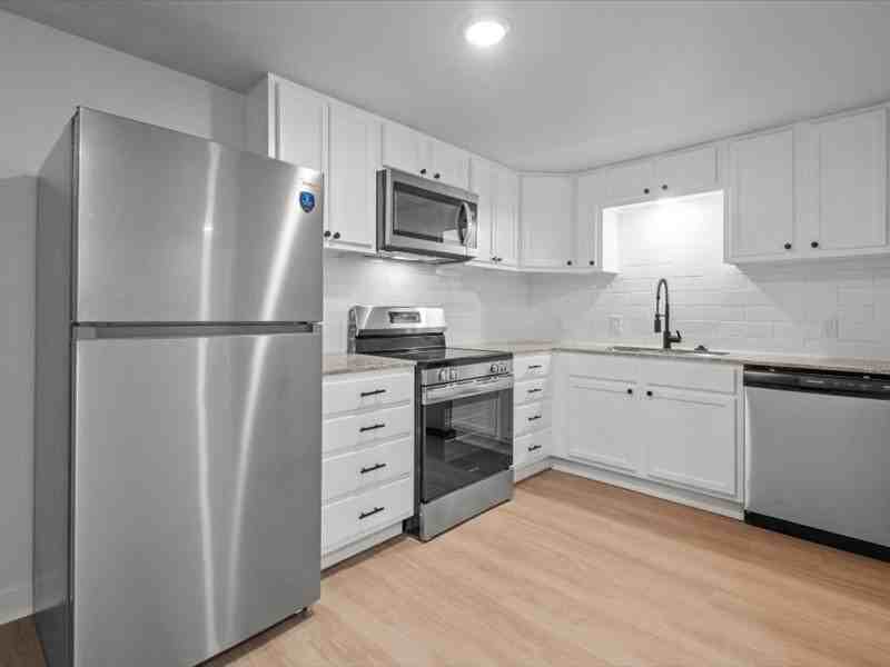 525 W Houston Street - Photo 3 of 8
