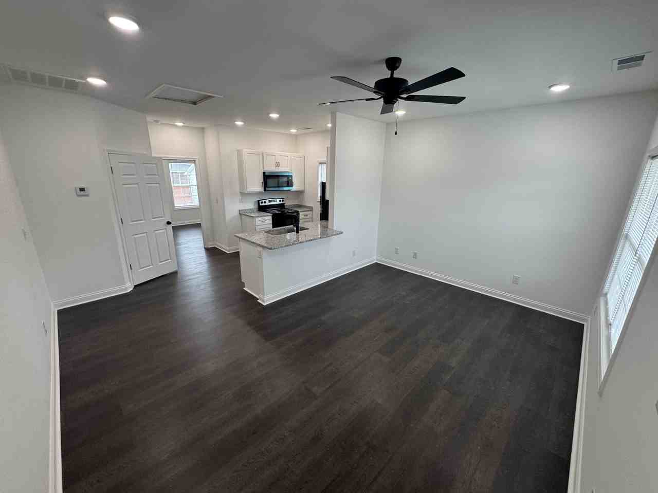 100 Grande Avenue - Photo 6 of 7