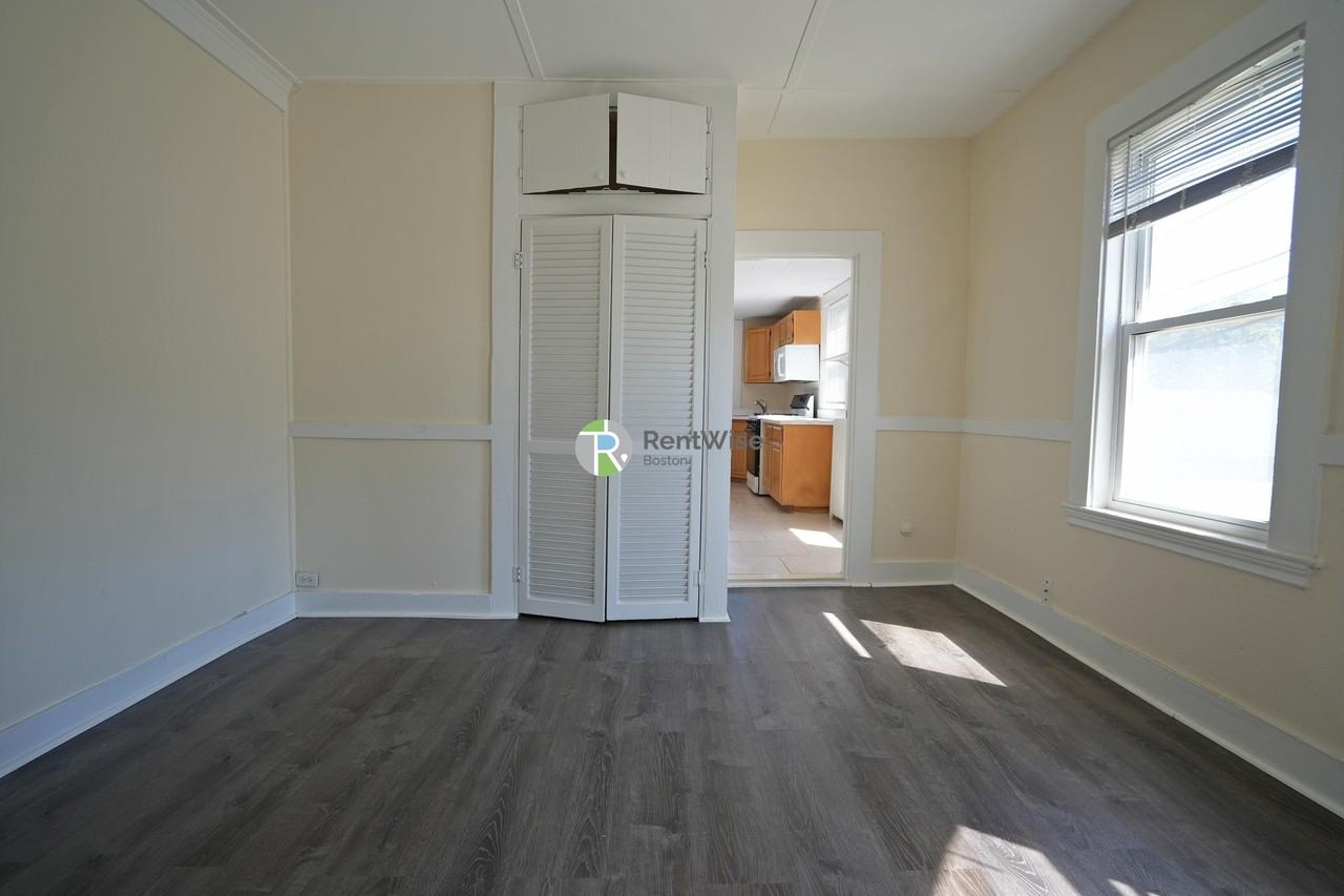 231 Parsons St #1 - Photo 3 of 20