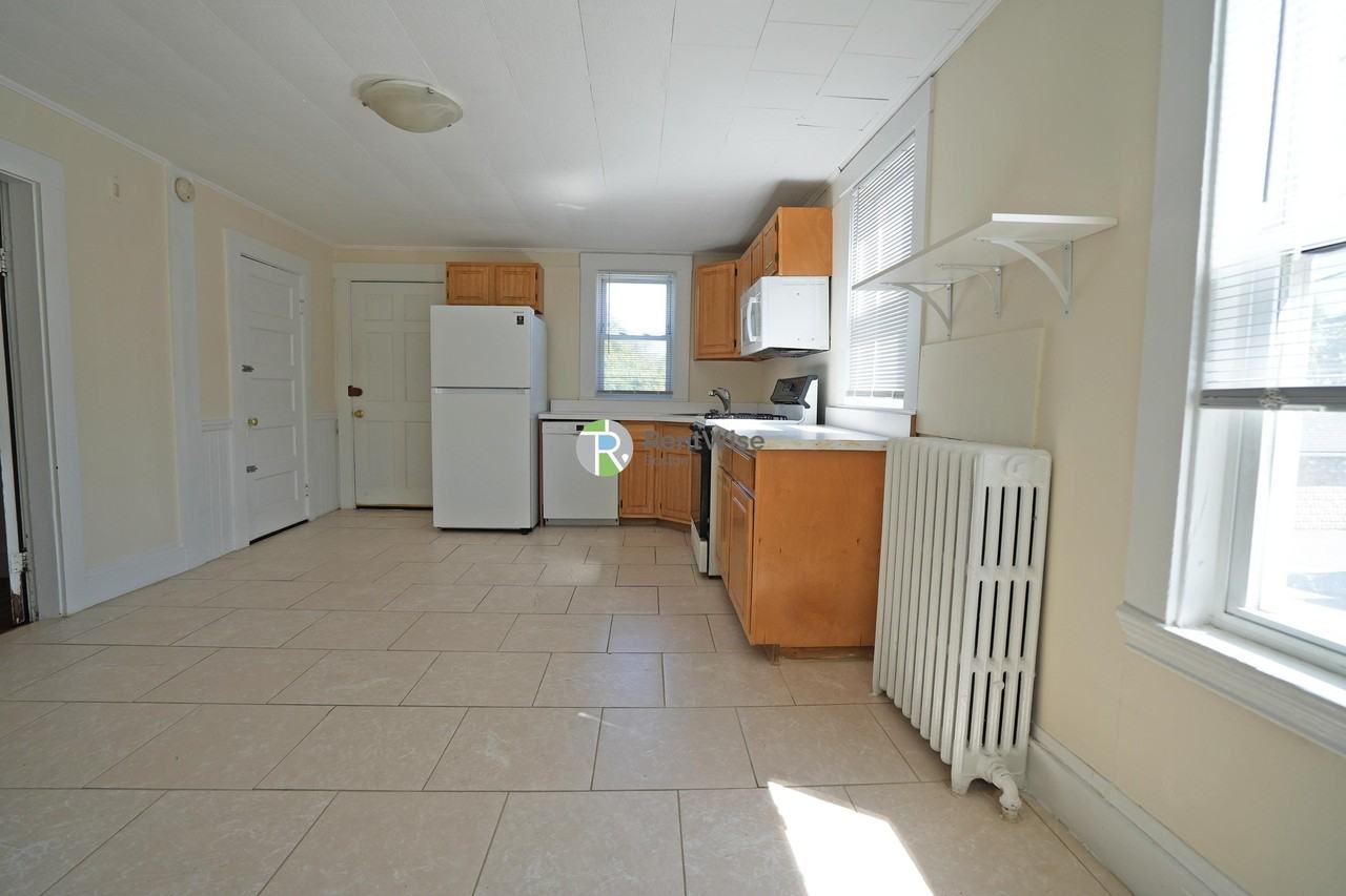 231 Parsons St #1 - Photo 4 of 20
