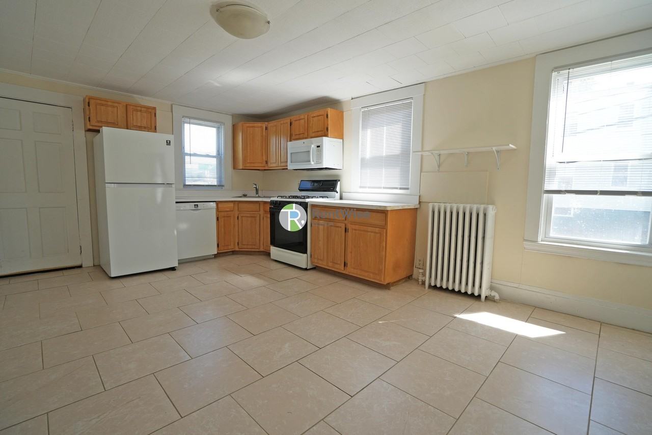 231 Parsons St #1 - Photo 5 of 20