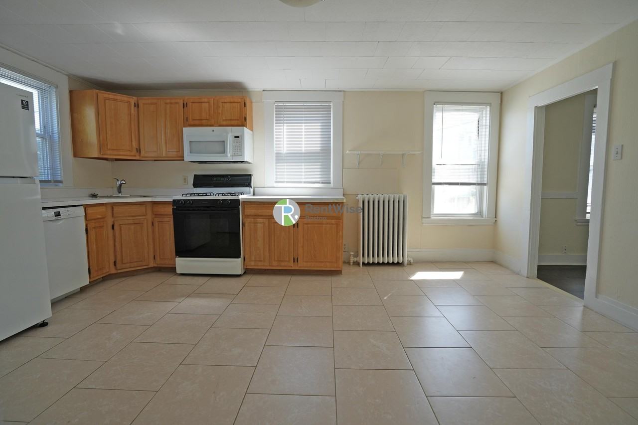231 Parsons St #1 - Photo 6 of 20