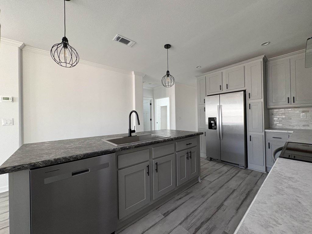1025 Davy Jones - Photo 2 of 26