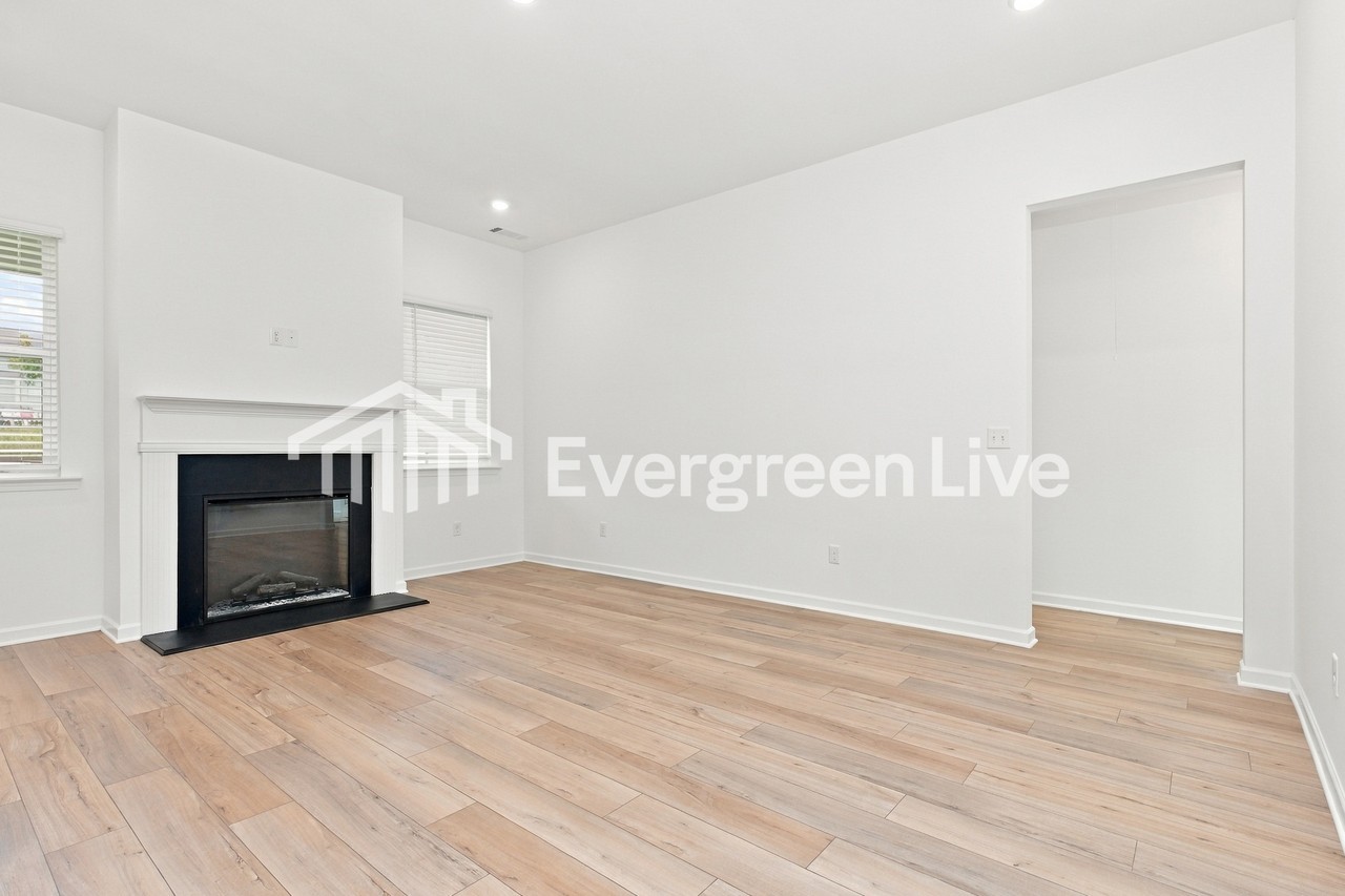 153 Overton Dr - Photo 4 of 20
