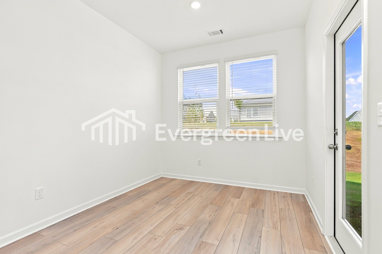 153 Overton Dr - Photo 6 of 20