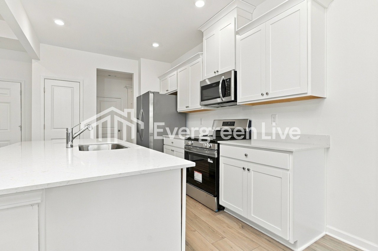 153 Overton Dr - Photo 7 of 20