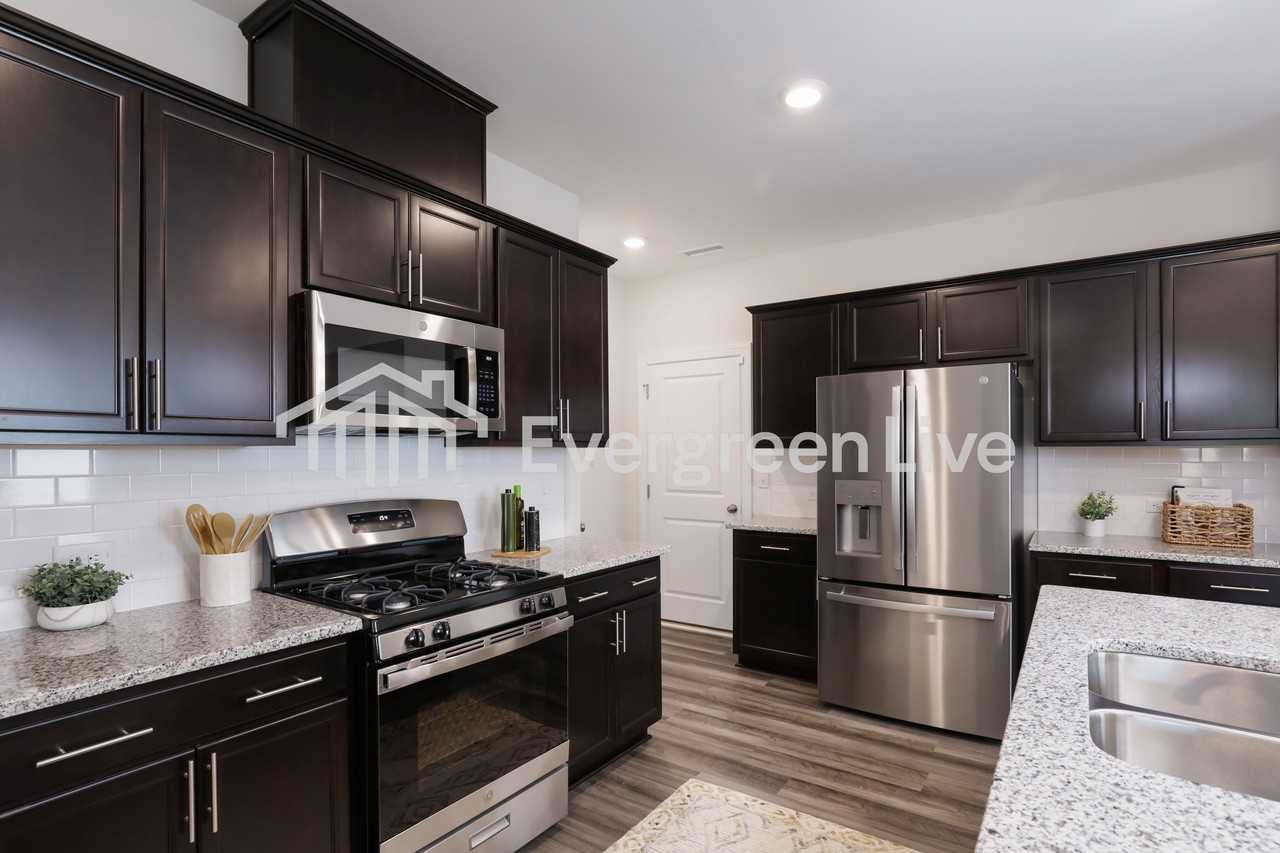 162 Caitlyn Pkwy - Photo 3 of 15