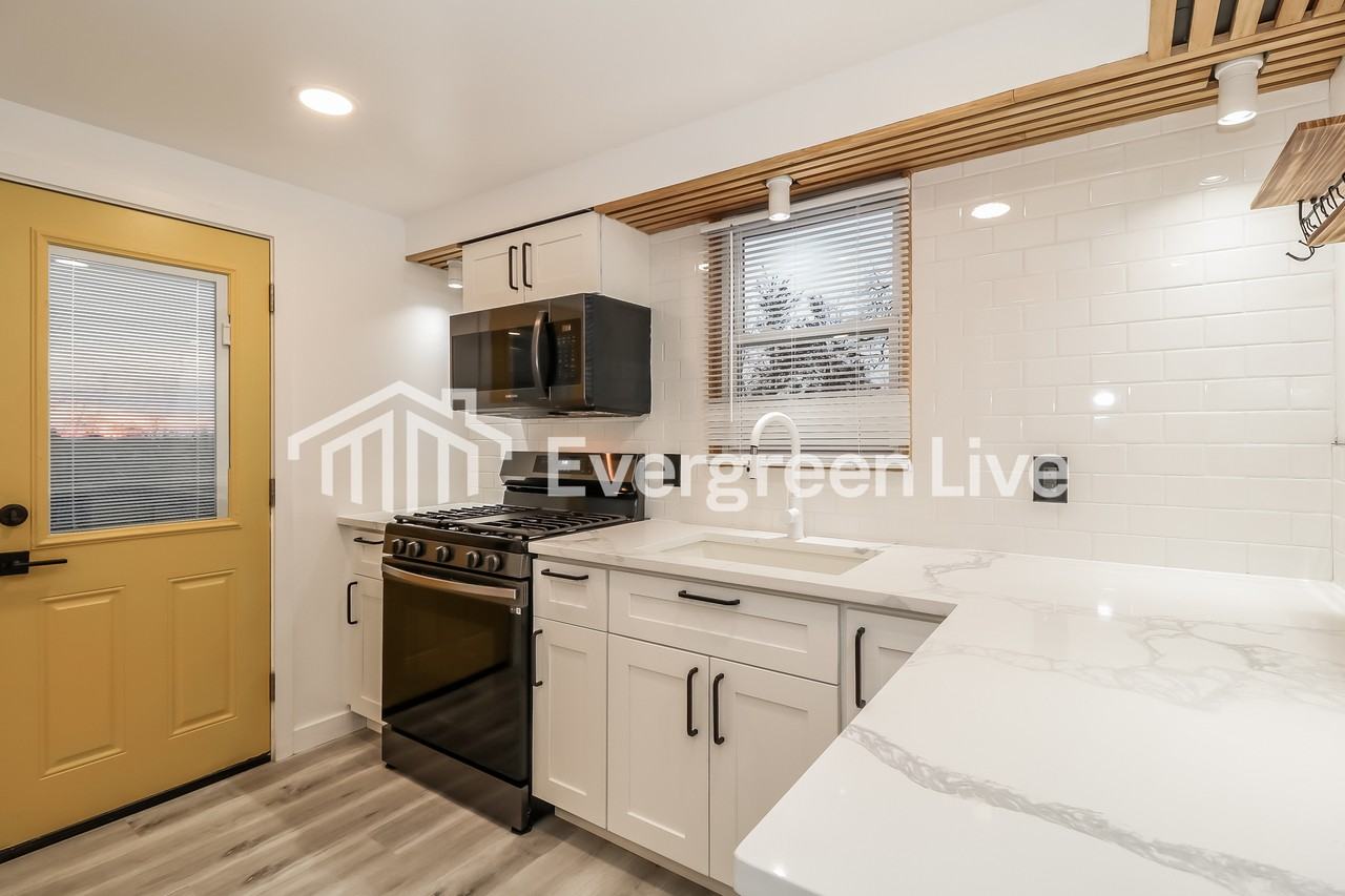 1311 Graham Blvd - Photo 6 of 15