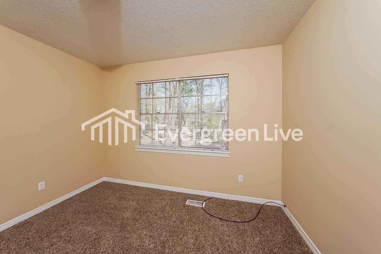 424 Carriage Dr - Photo 6 of 9