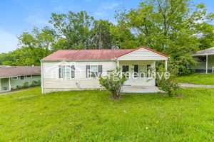 featured image of 220 Pine St